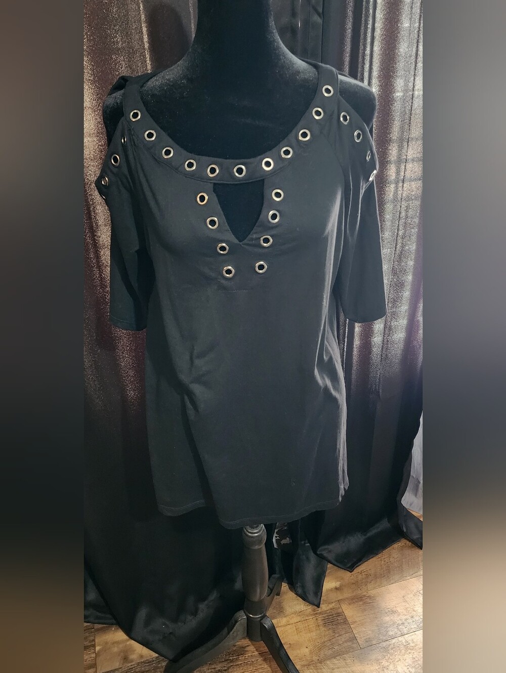 French Laundry Black Grommet Cold Shoulder Top M